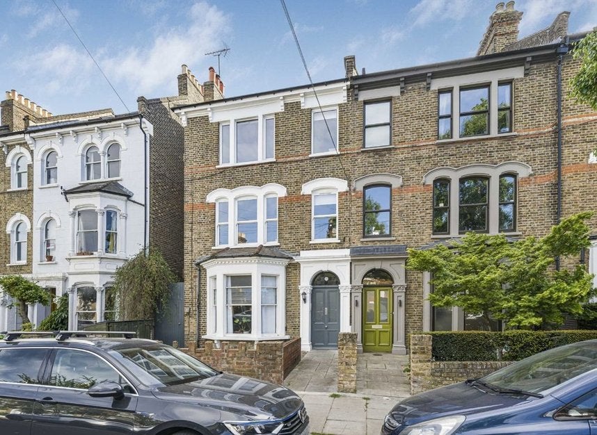 Flat Yerbury Road in Greater London