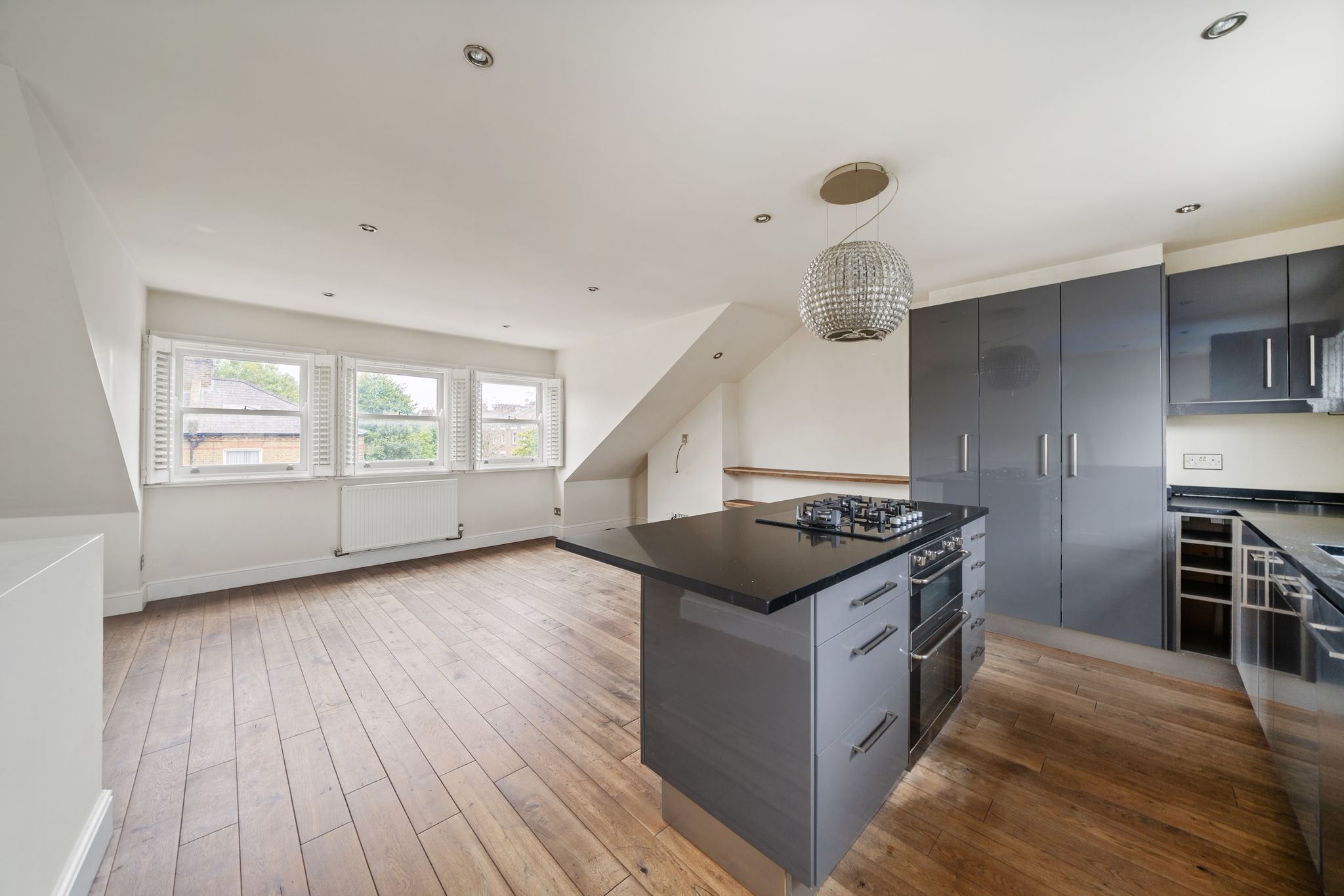 Flat Rockley Road in Greater London