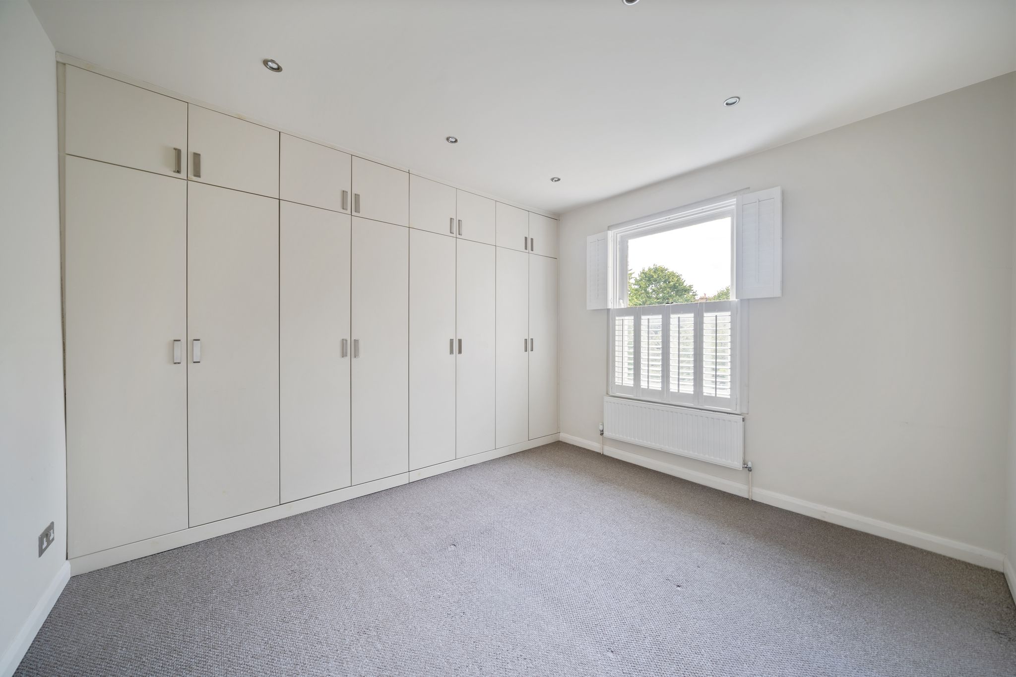 Flat Rockley Road in Greater London