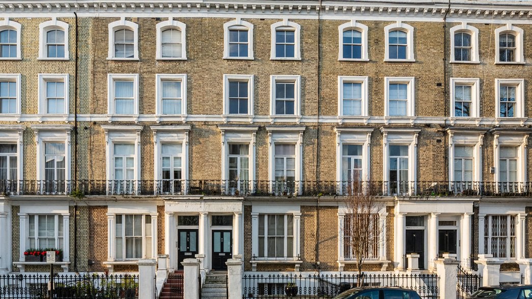 Flat Cathcart Road in Greater London