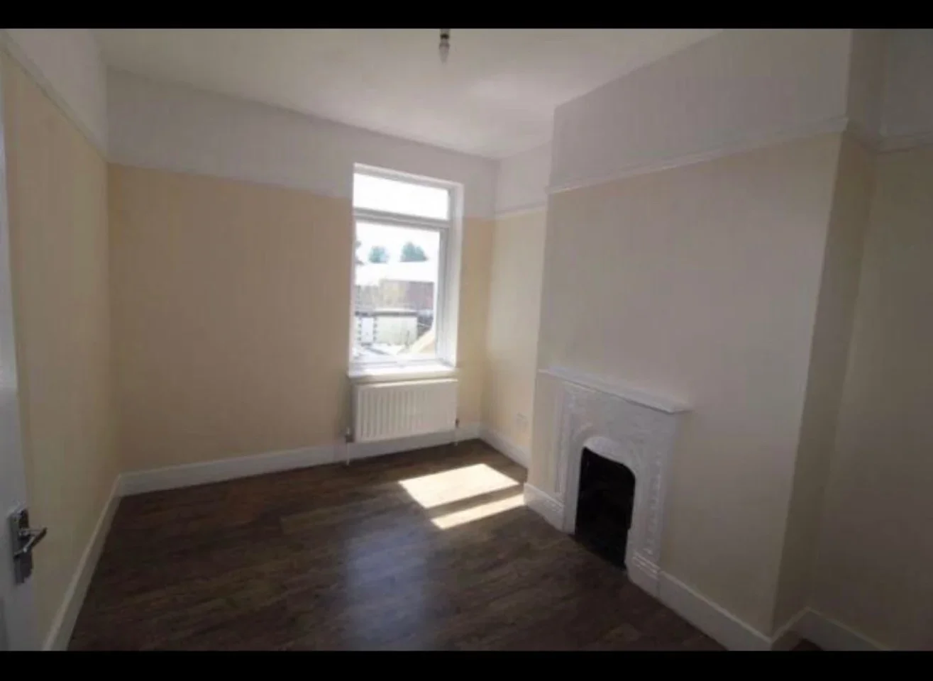 Room Freeland Way in Greater London