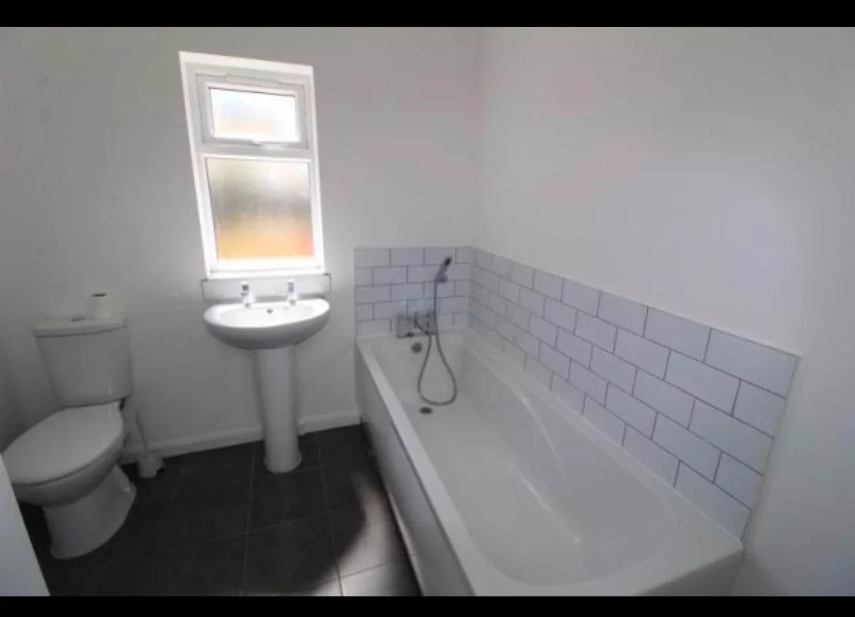 Room Freeland Way in Greater London
