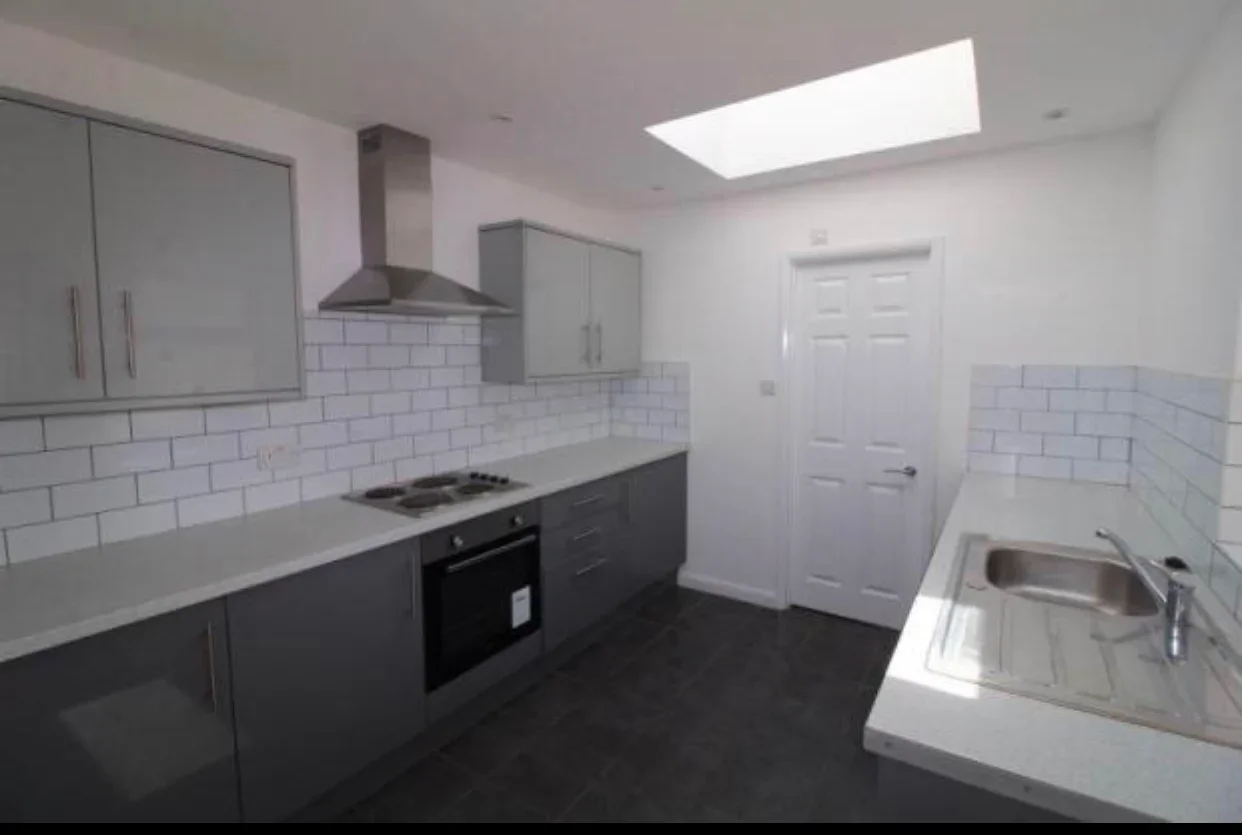 Room Freeland Way in Greater London