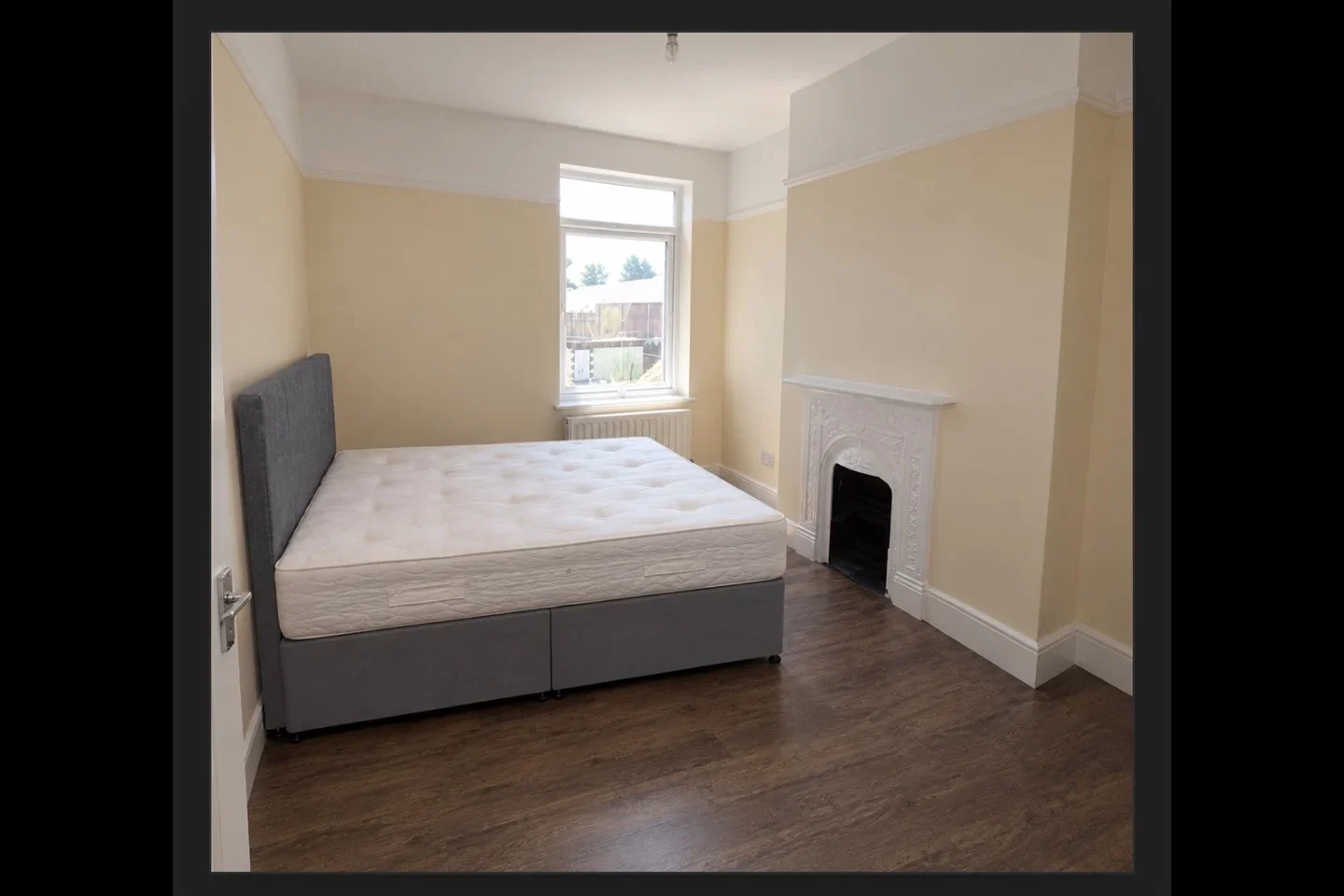 Room Freeland Way in Greater London