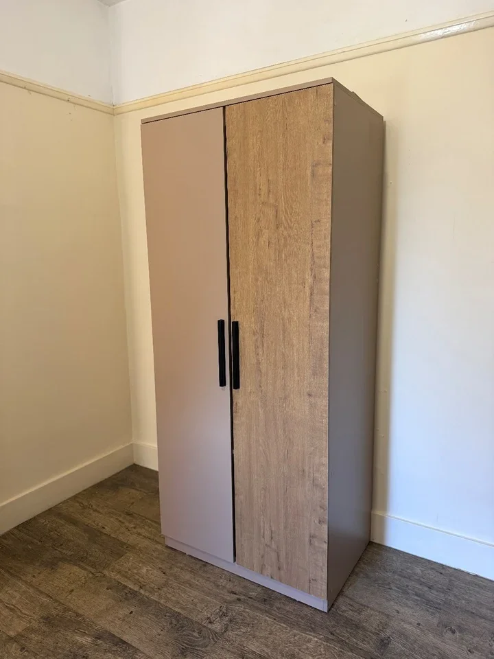 Room Freeland Way in Greater London