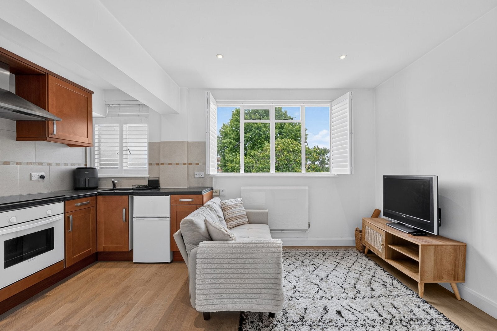 Flat Upper Richmond Road in Greater London