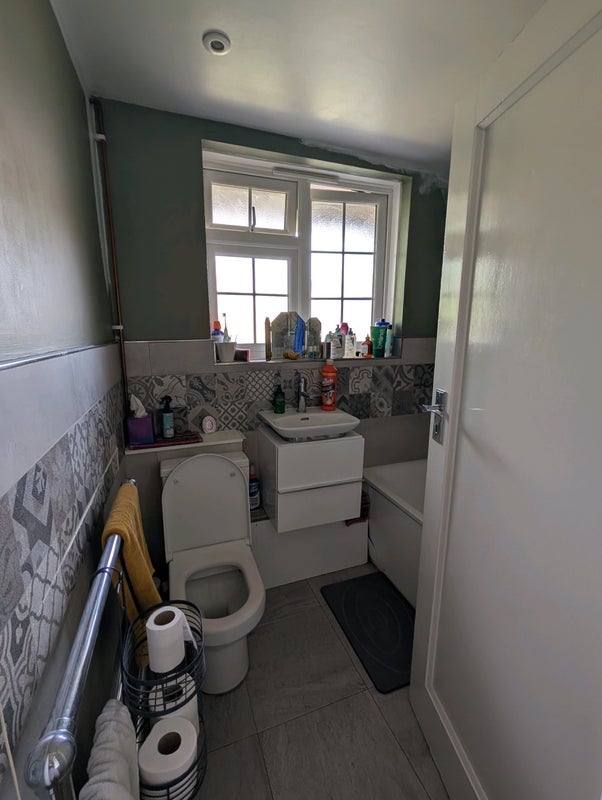 Room Limes Gardens in Greater London