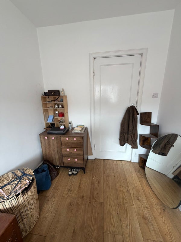 Room Limes Gardens in Greater London