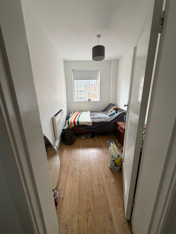 Room Limes Gardens in Greater London
