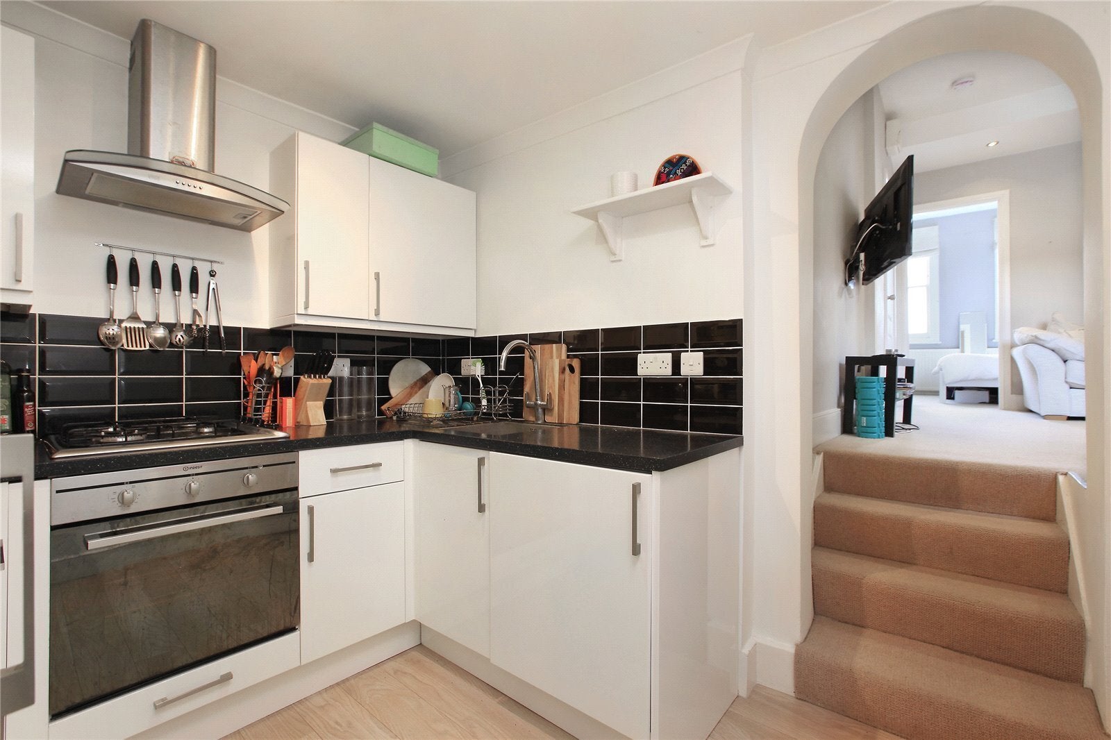 Flat Vicarage Crescent in Greater London