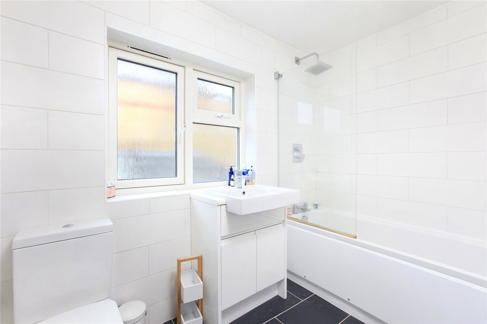 Flat Vicarage Crescent in Greater London
