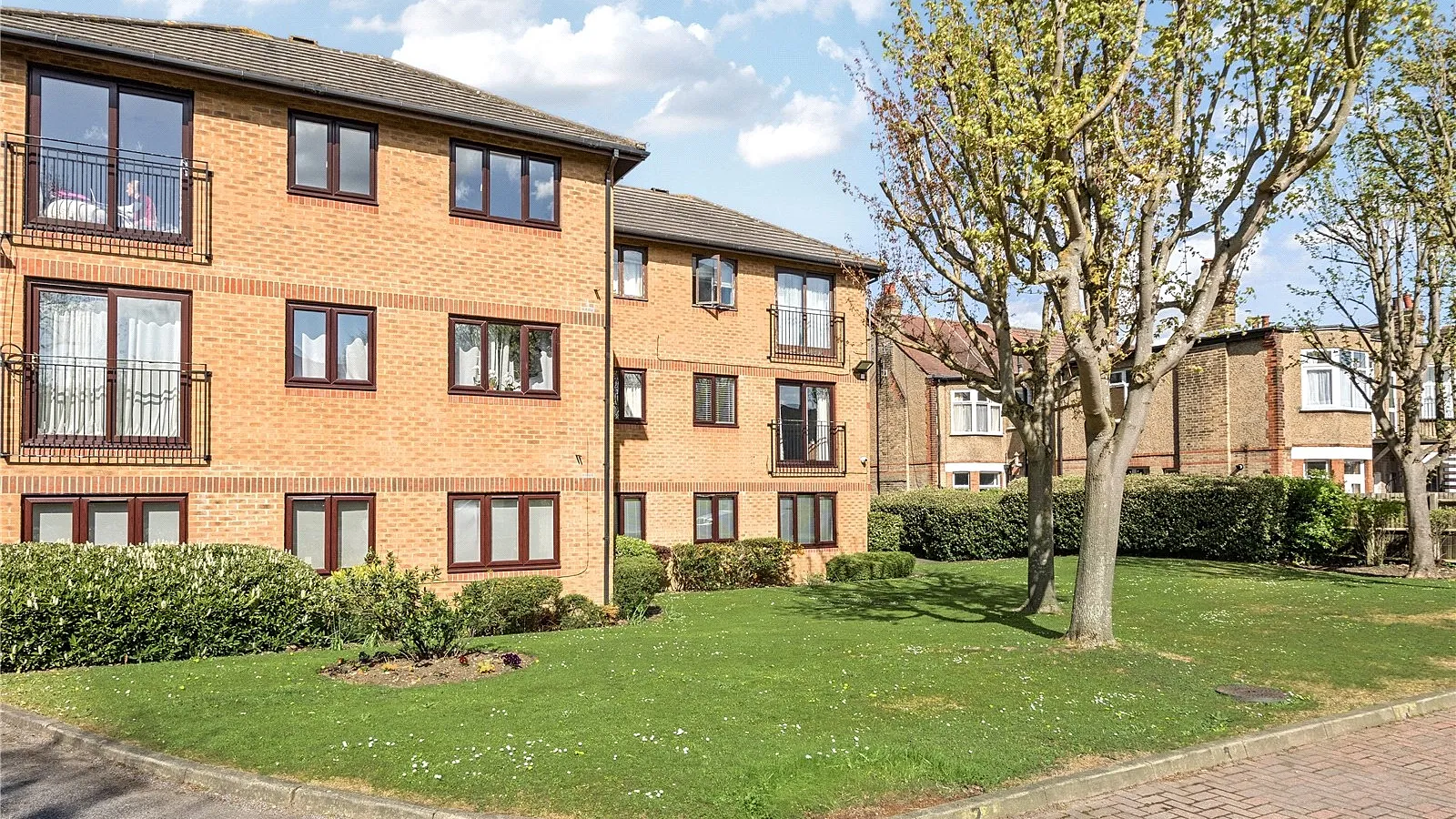 Flat Stonard Road in Greater London