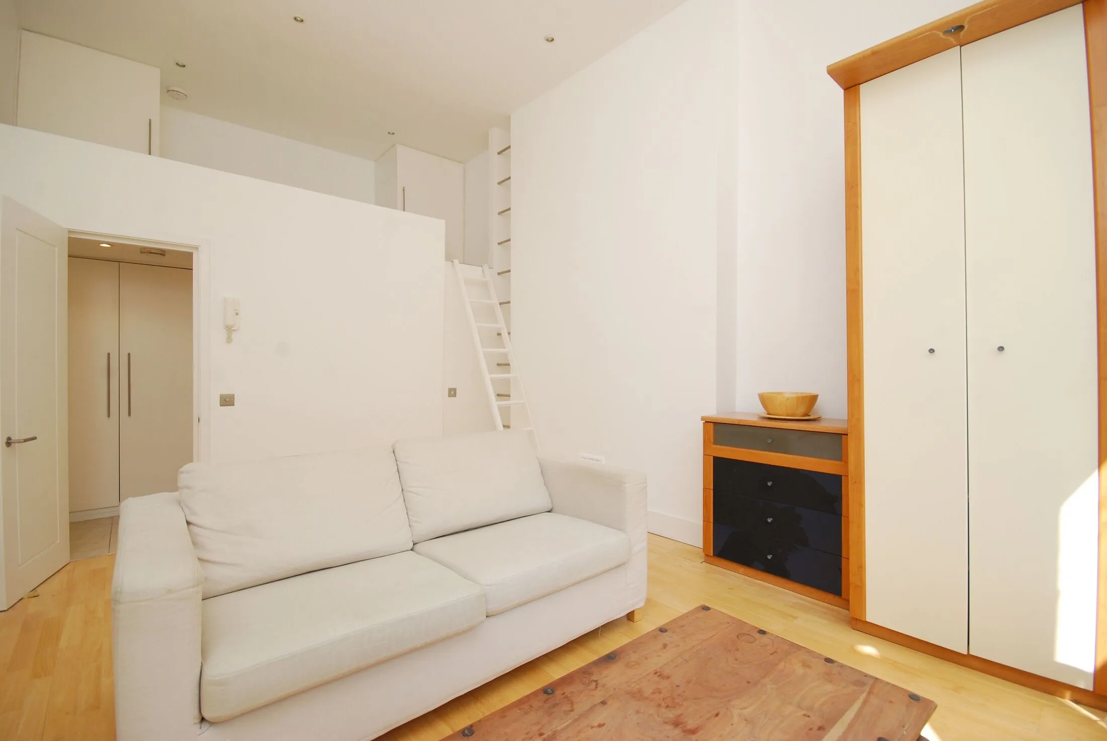 Flat Milson Road in Greater London
