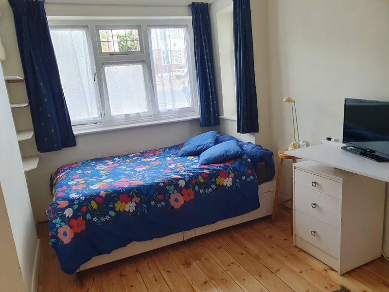Room Morton Way in Greater London