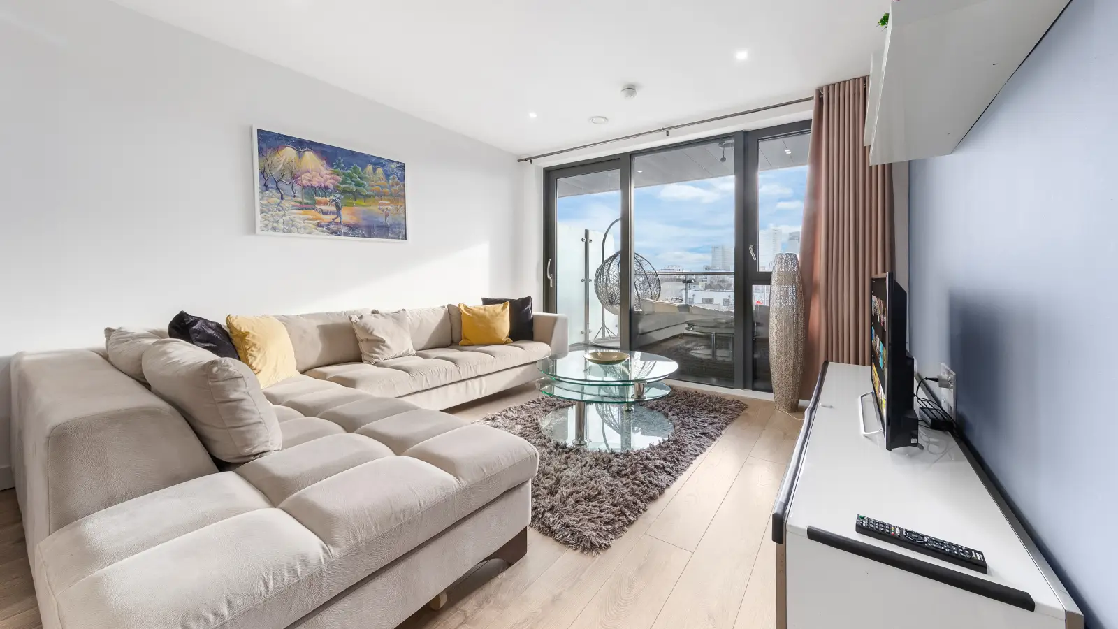 Flat Baythorne Street in Greater London