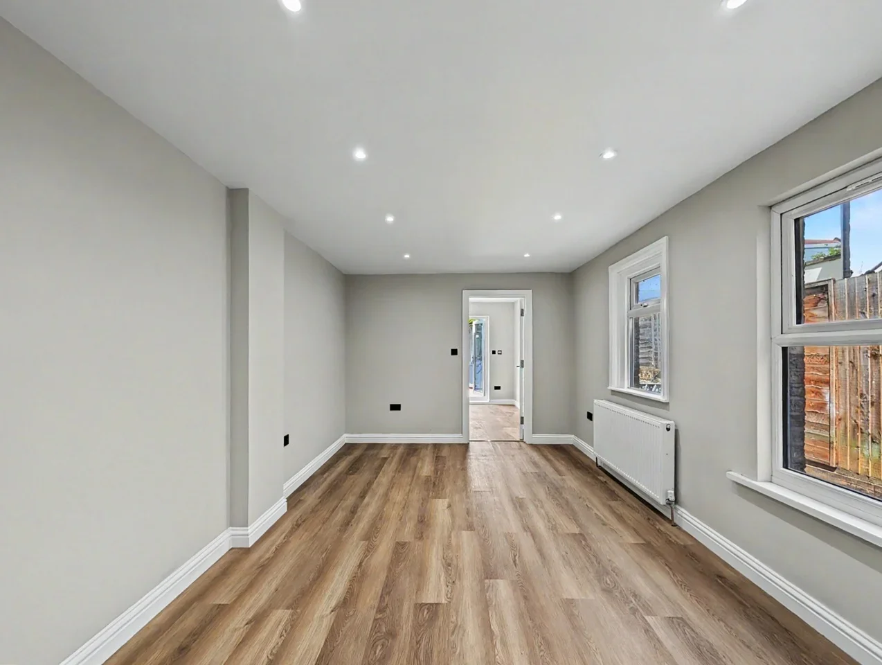 Flat Hermitage Road in Greater London