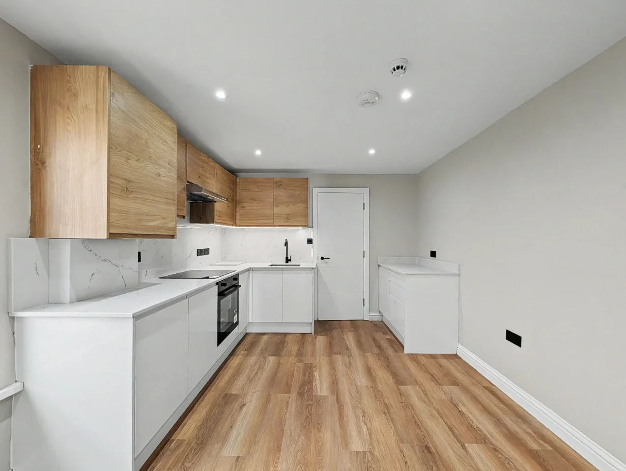 Flat Hermitage Road in Greater London