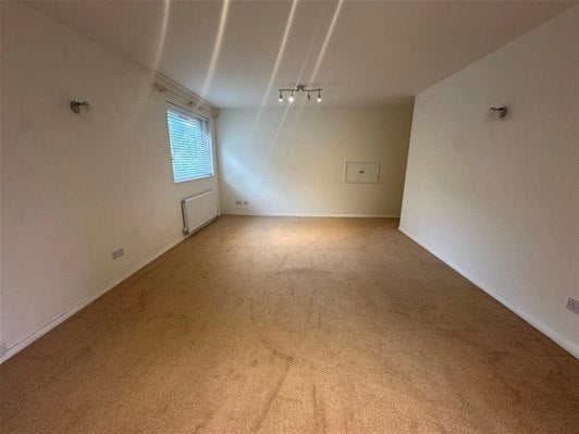 Flat Hanger Lane in Greater London