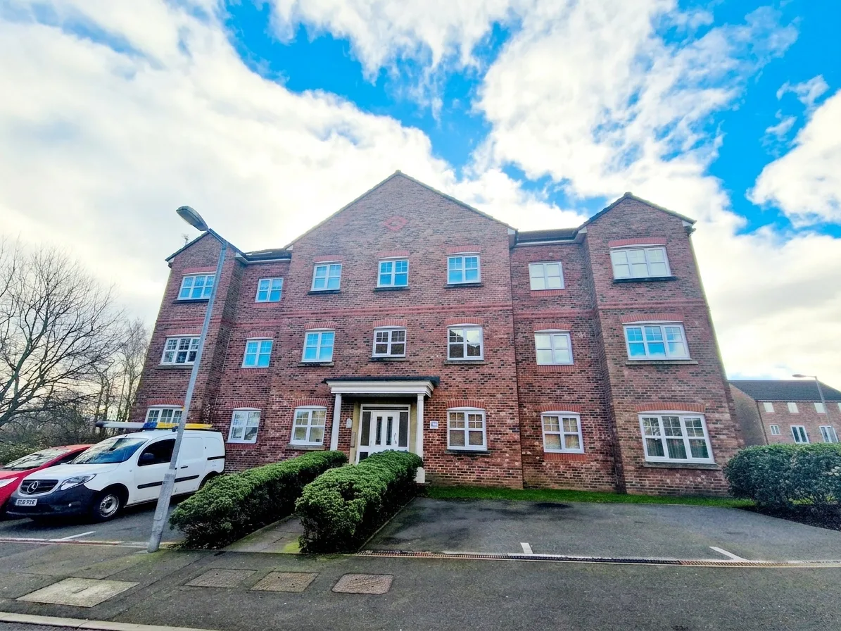 Flat Fernbeck Close in Farnworth