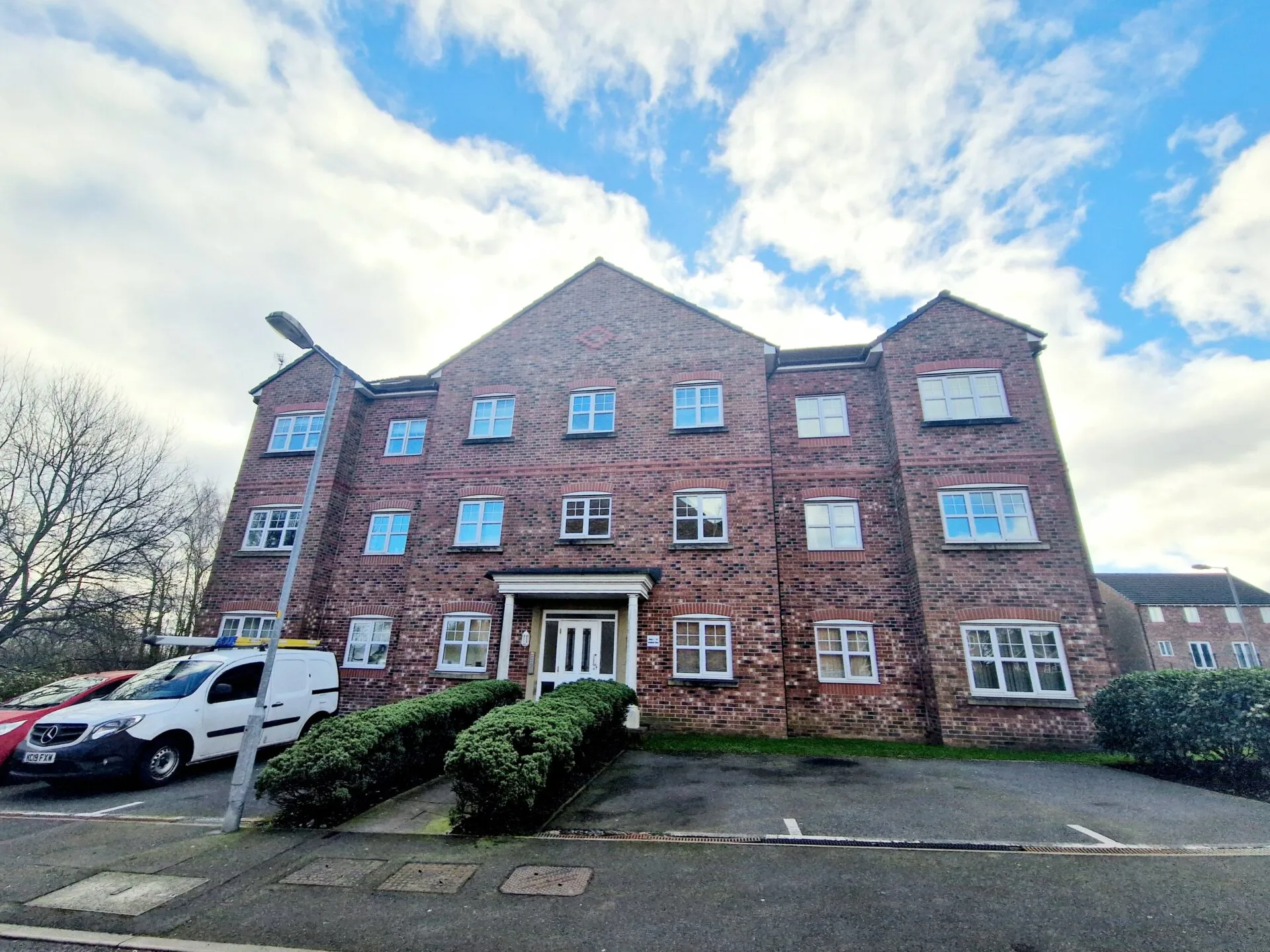 Flat Fernbeck Close in Farnworth