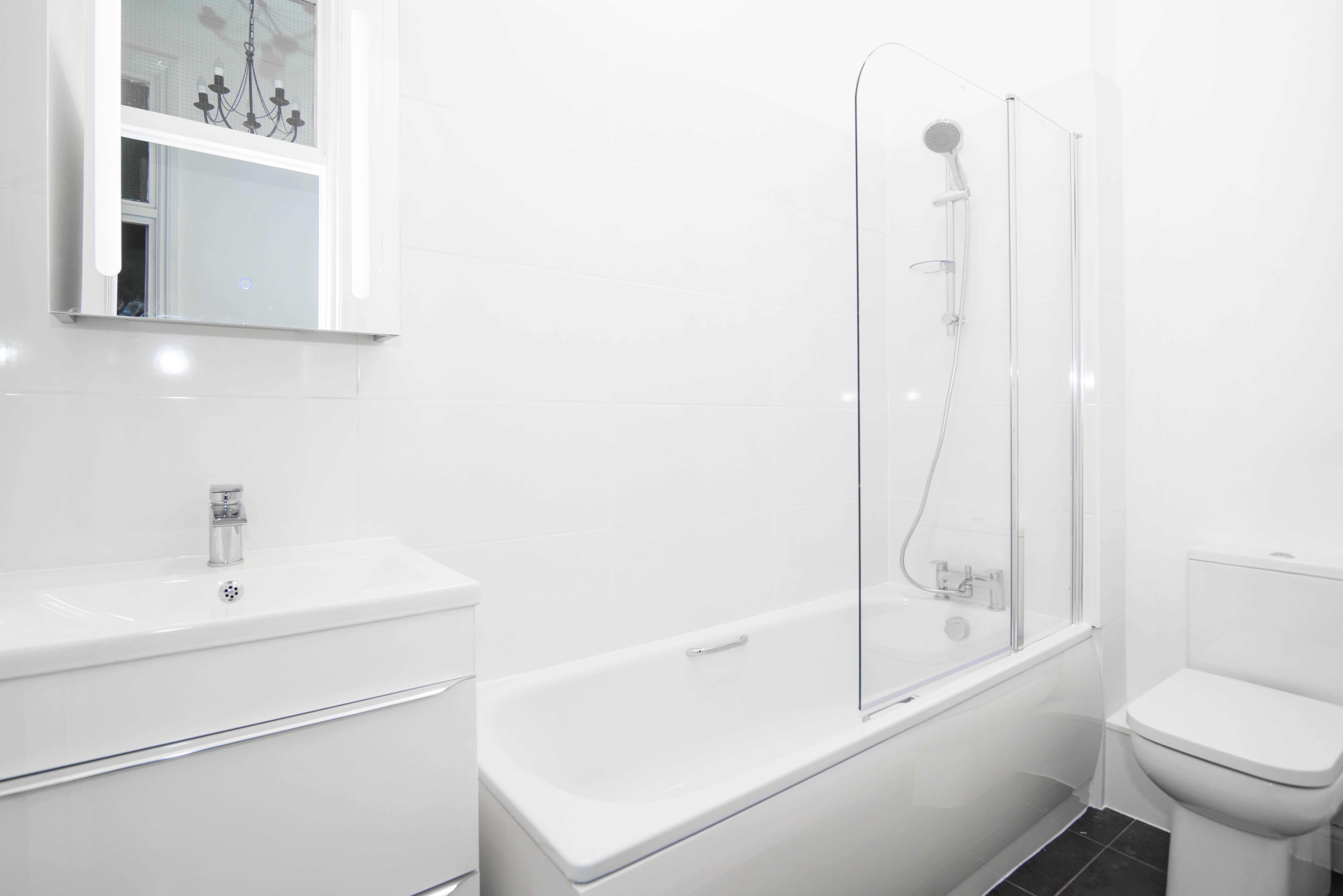 Flat Kew Road in Greater London