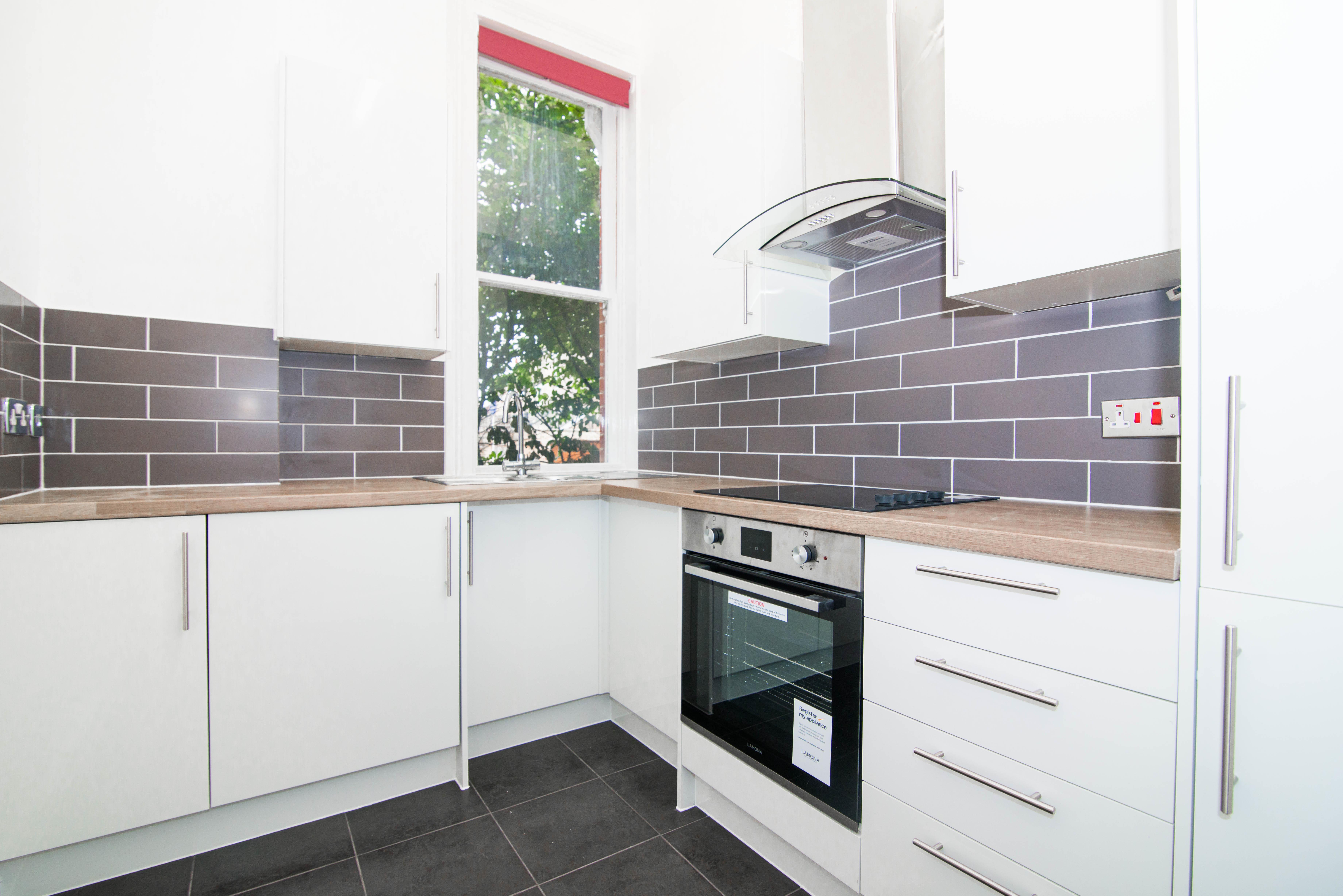 Flat Kew Road in Greater London