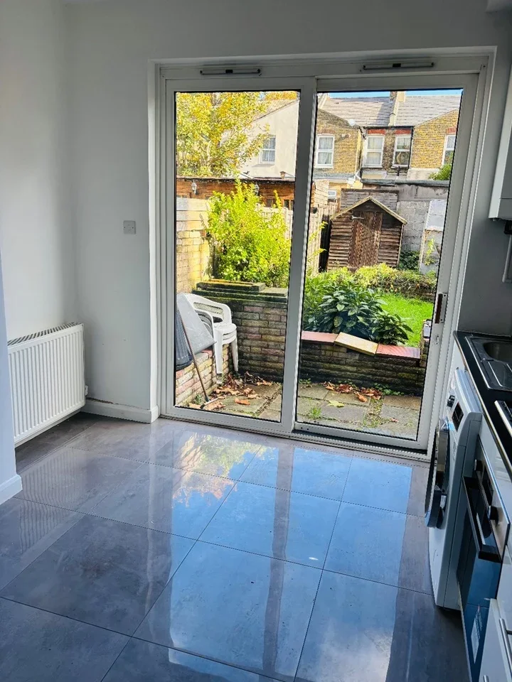 House Kimberley Avenue in Greater London