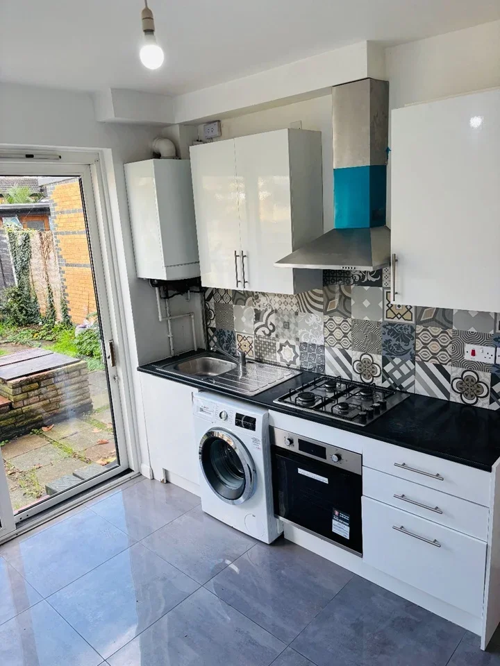 House Kimberley Avenue in Greater London