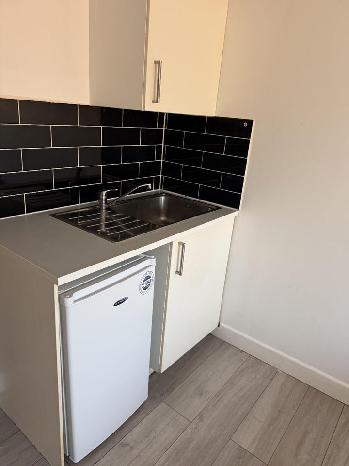 Room Guru Nanak Road in Greater London