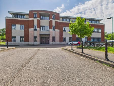Flat Lime Tree Way in Basingstoke and Deane