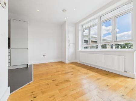 Flat Lime Tree Way in Basingstoke and Deane