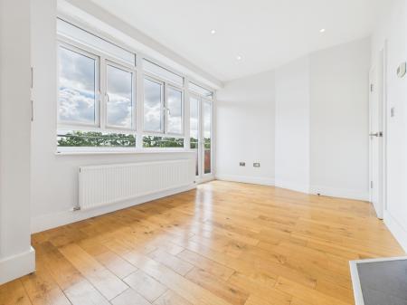 Flat Lime Tree Way in Basingstoke and Deane