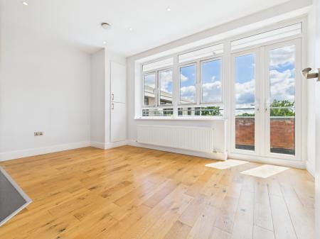Flat Lime Tree Way in Basingstoke and Deane
