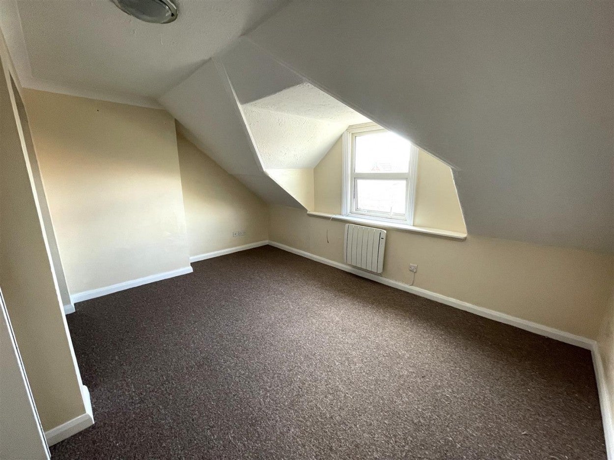 Flat Connaught Road in Arun