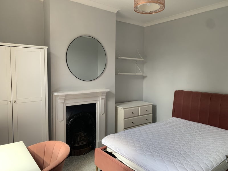 Room Francis Road in Birmingham