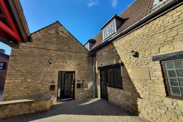 Room Hamblin Court in Rushden