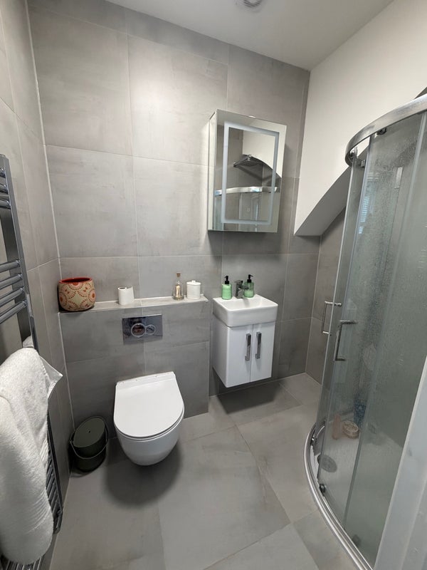 Room Seven Sisters Road in Greater London