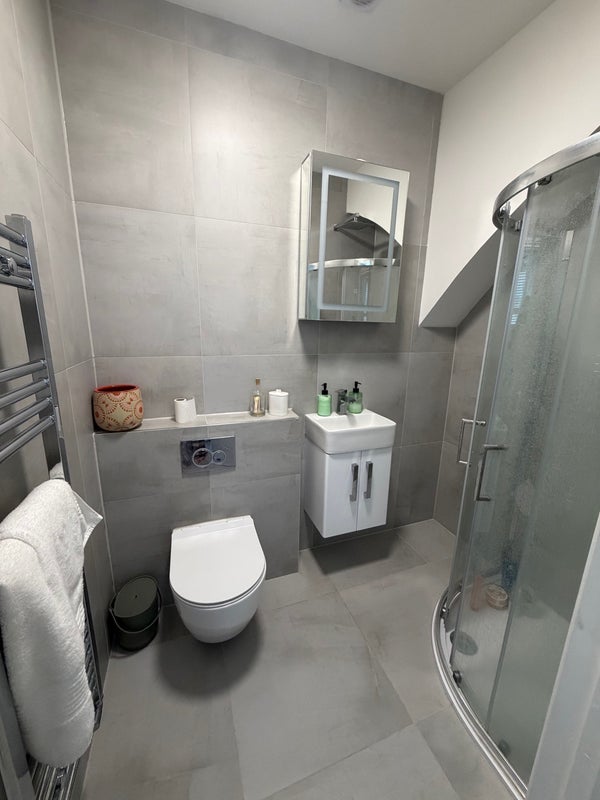 Room Seven Sisters Road in Greater London