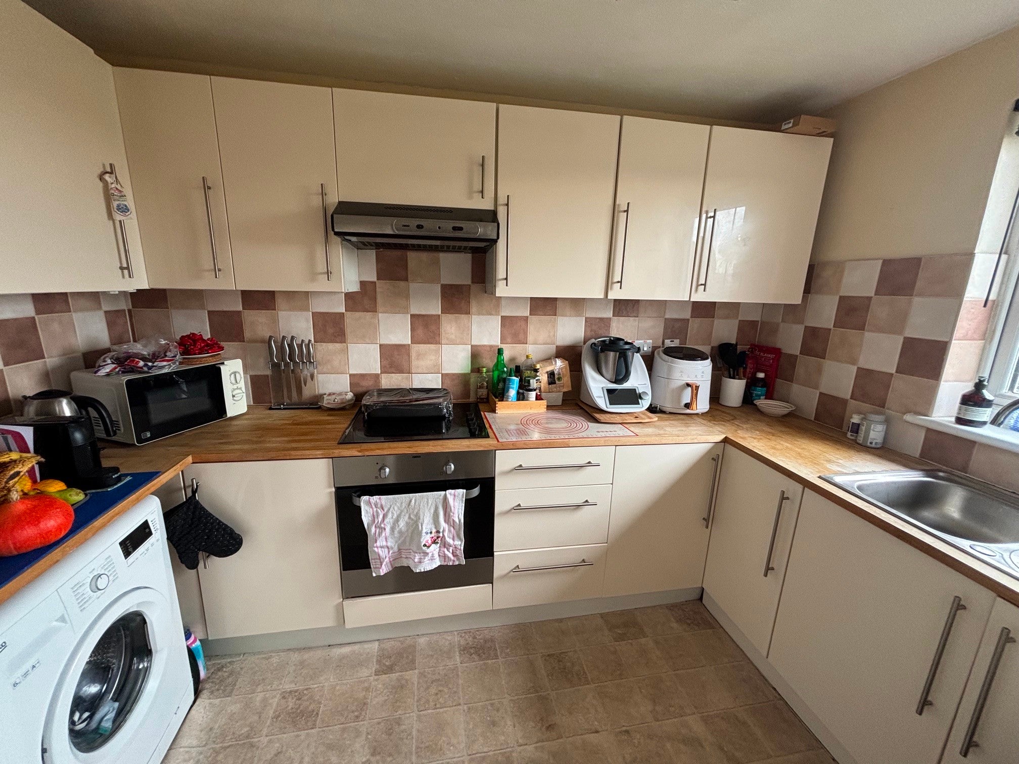 Flat Oakleigh Road North in Greater London