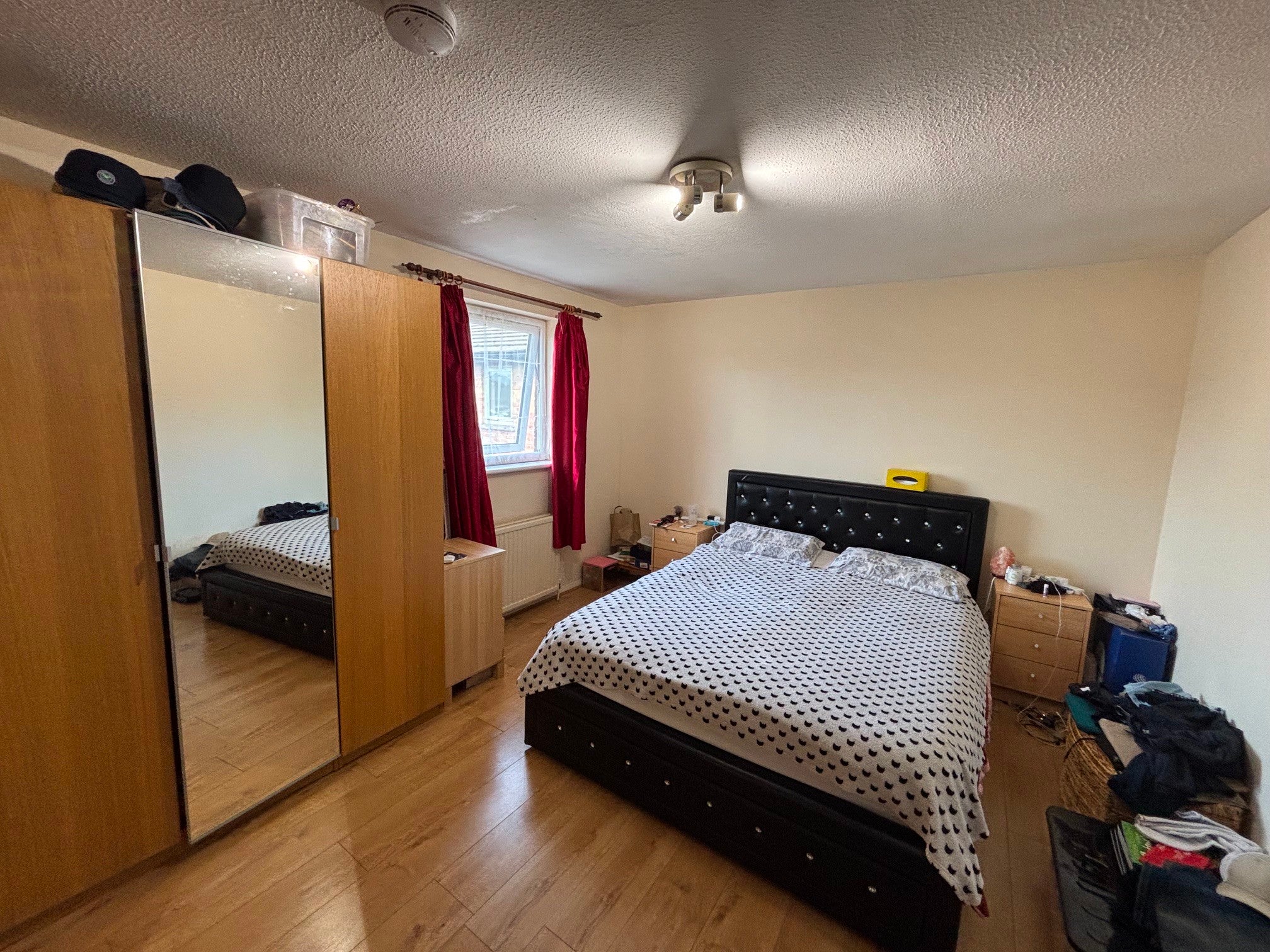 Flat Oakleigh Road North in Greater London