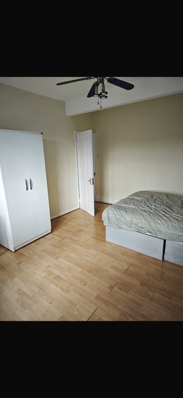 Room Deepdene Gardens in Greater London