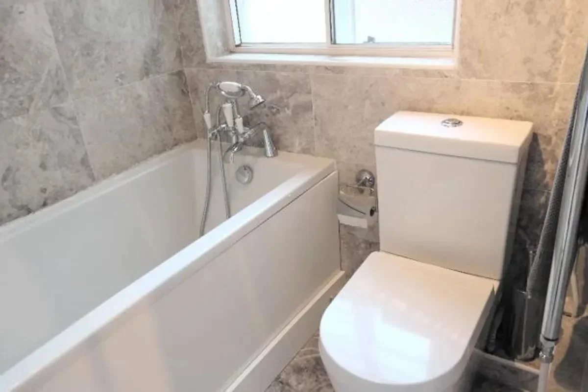 Flat Gunnersbury Court in Greater London