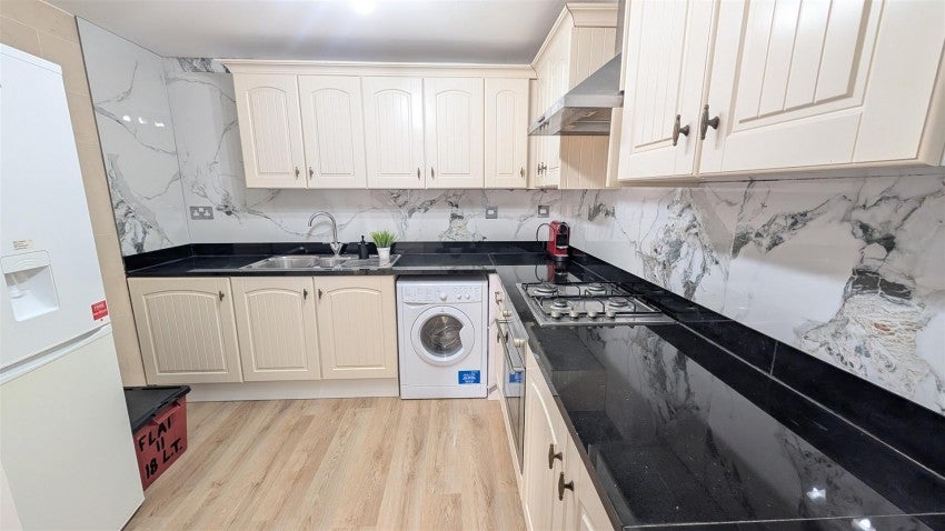 Flat Leam Terrace in Royal Leamington Spa