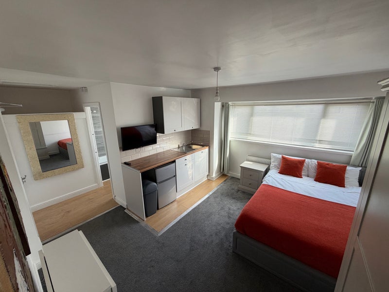 Room Blenheim Road in Charnwood