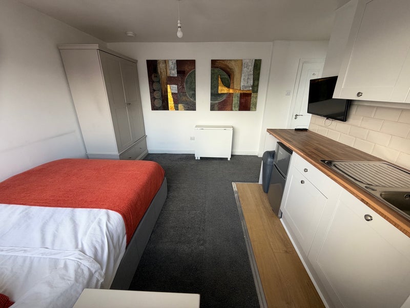 Room Blenheim Road in Charnwood