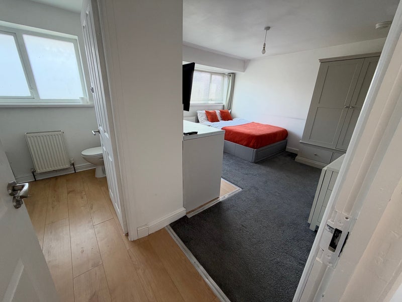 Room Blenheim Road in Charnwood