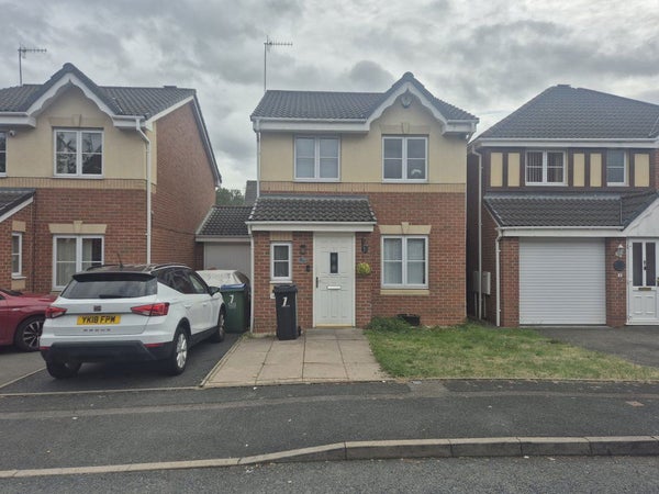 House Slater Close in Sandwell