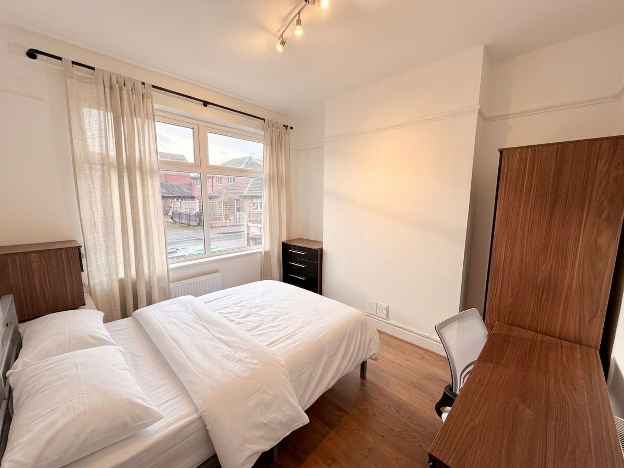 Flat Kingswood Road in Manchester