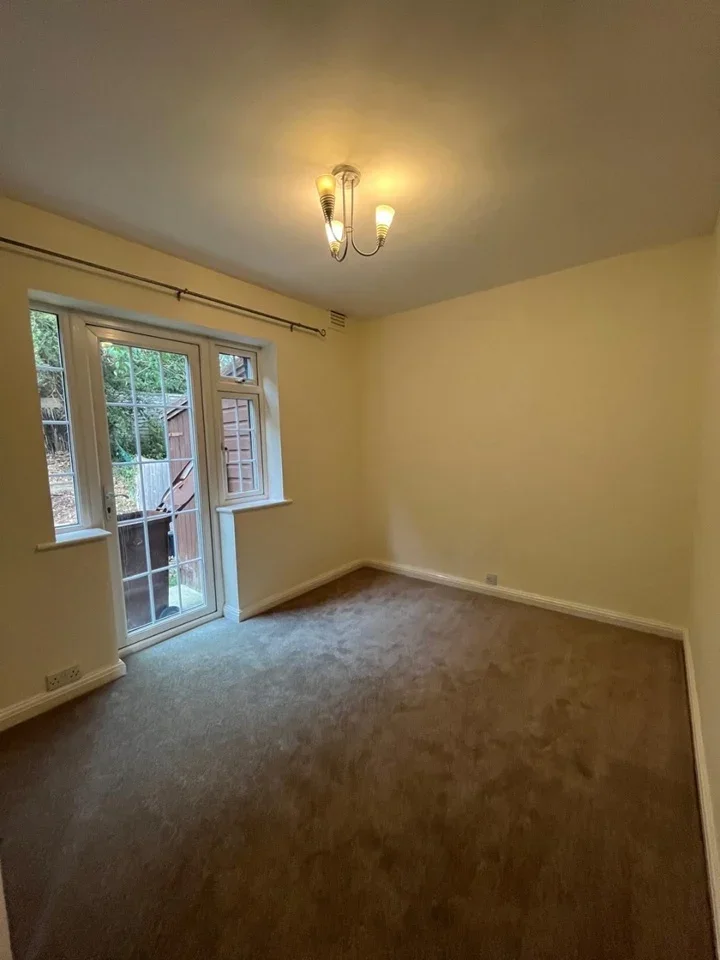 Flat Springfield Close in Greater London