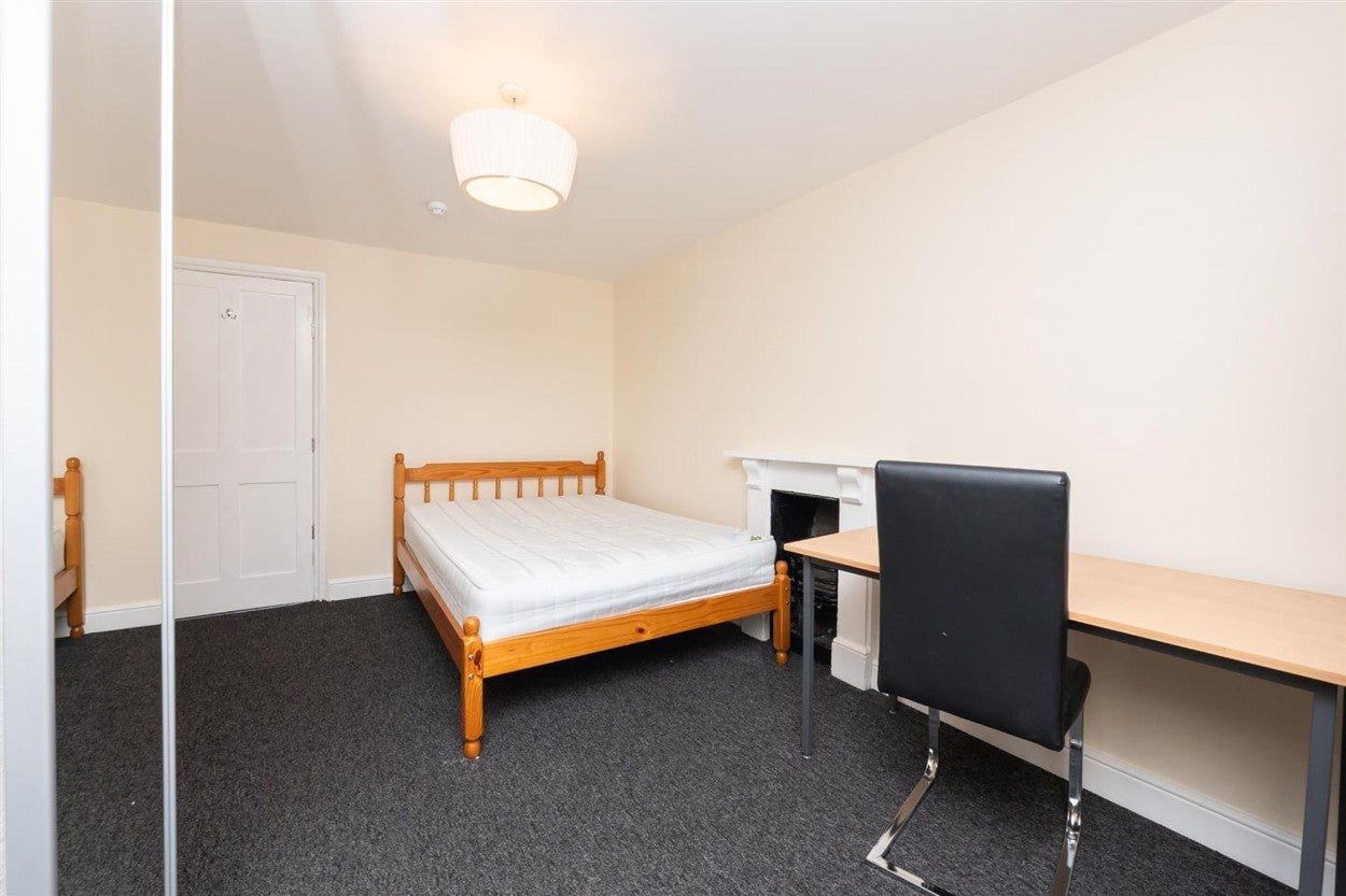 Room Queens Road in Bristol
